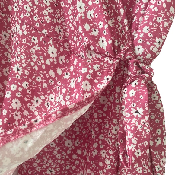 NWOT 🦋 Pink floral wrap dress | Large - Picture 13 of 16